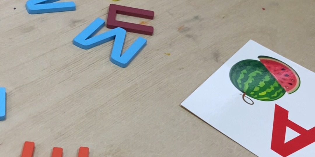 Ребенок в 4г выучил весь алфавит и цифры, это нормально? Рубрика «Спроси у логопеда».