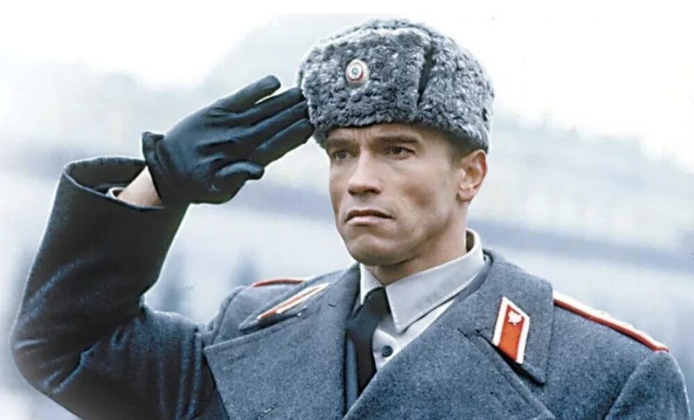 Арнольд Шварценеггер в фильме "Красная жара" 