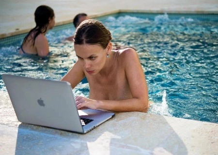    МИД отозвал почётного консула Украины в Доминикане после скандала с обнажёнными фото