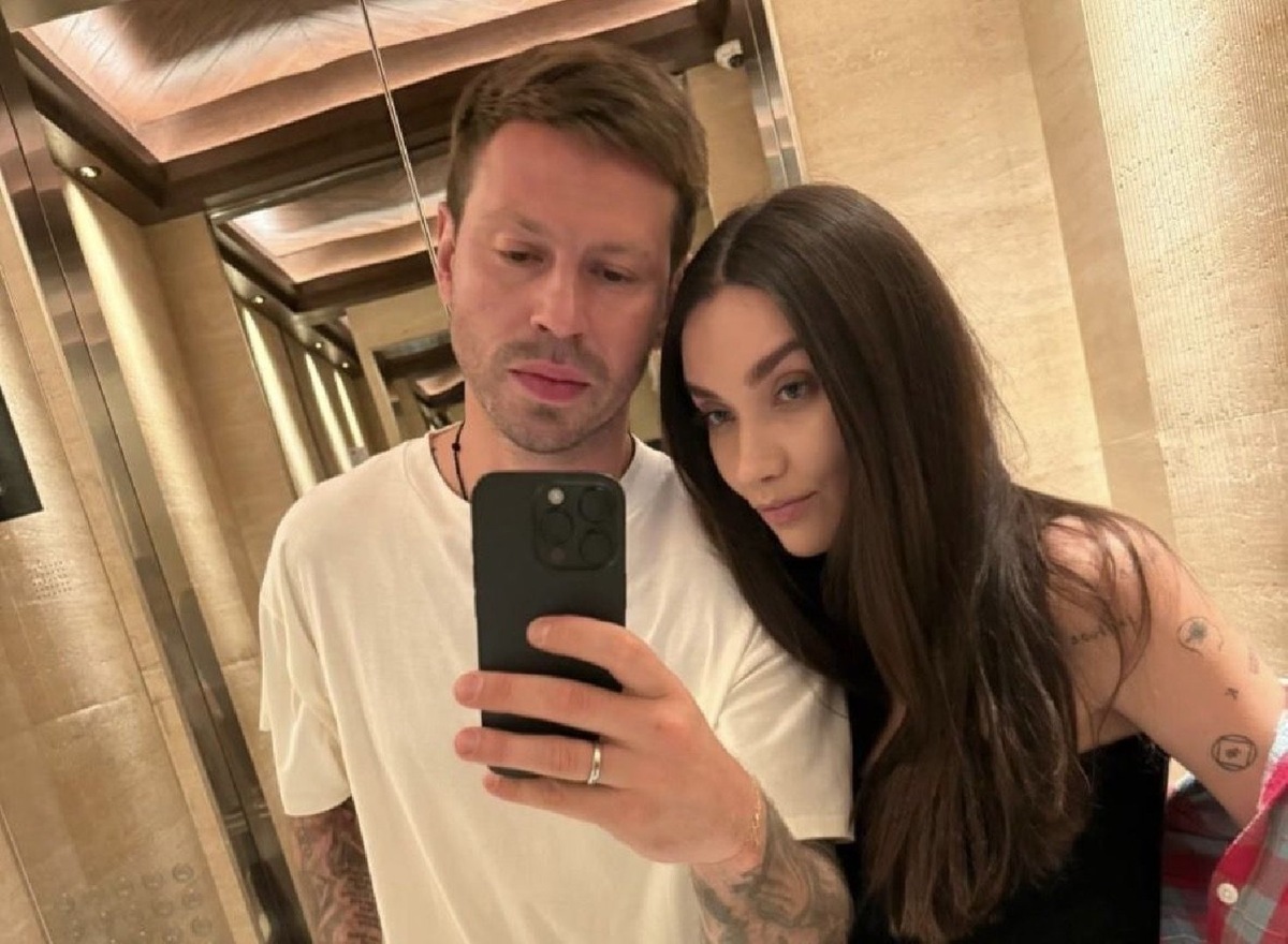    Фёдор Смолов и Карина Истомина (Фото: Instagram* / @smolovfedor_10)