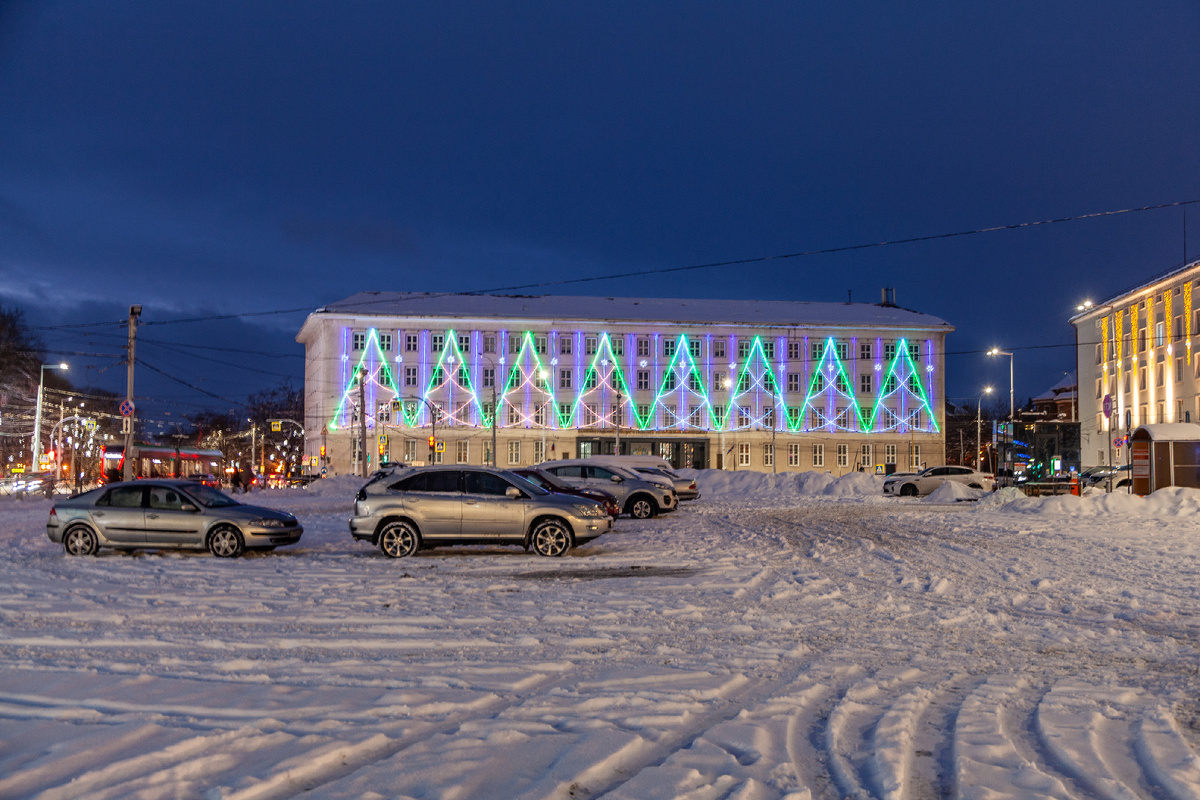 Снимок 2. Ощущение простора и тишины. Площадь Победы прекрасна в любое время года.