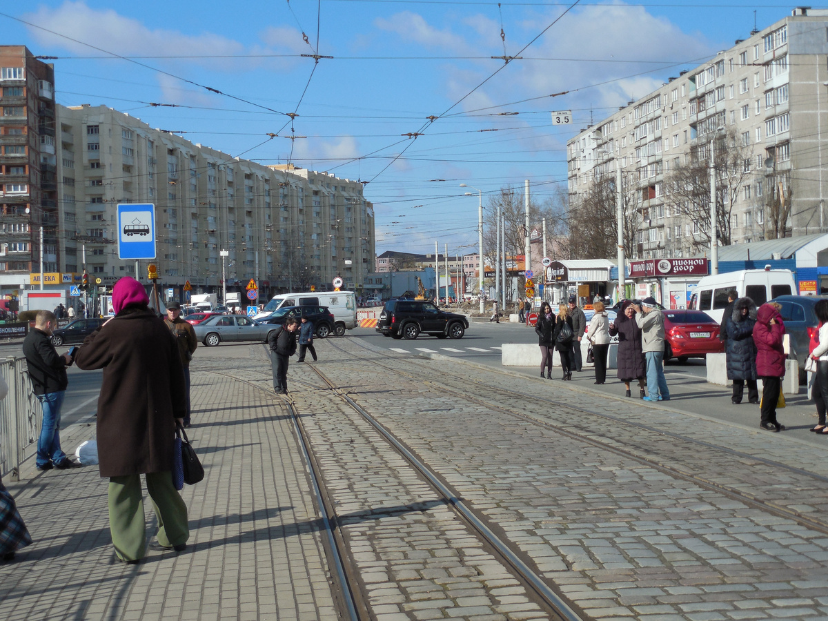 Улица 9 Апреля в районе пересечения с улицей Фрунзе в разгар реконструкции. Апрель 2014-го