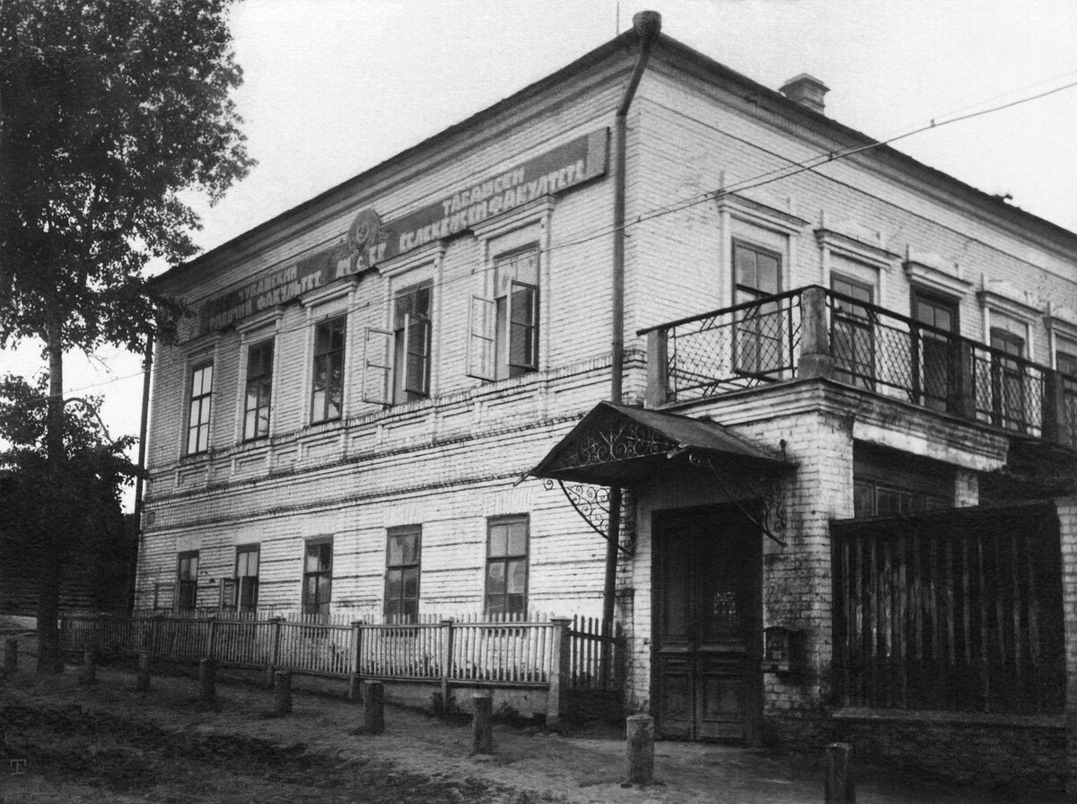 1929 год. Авторы: братья Костины.