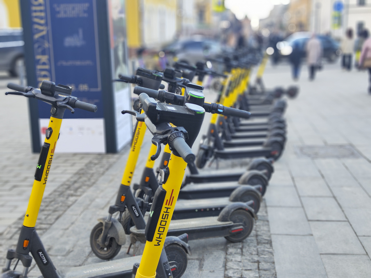 Ребенок на самокате вылетел под машину.  Фото: Фото: ФедералПресс / Ксения Кобалия