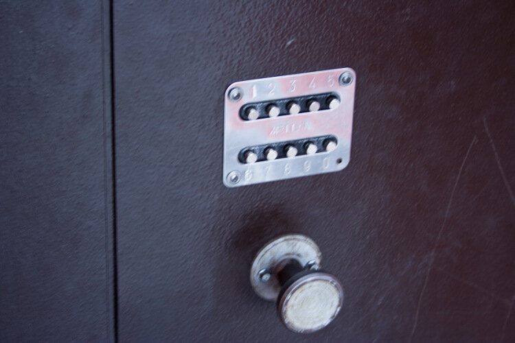 «Кто бы мог подумать, что случайное знакомство в подъезде станет моей главной опорой на следующие 10 лет».