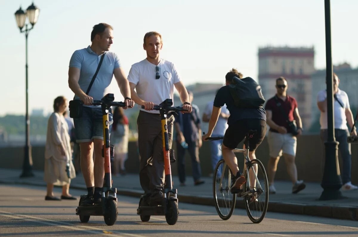    И хотя аварийность по вине водителей СИМ остаётся тревожной, в последний год отмечается её снижение.