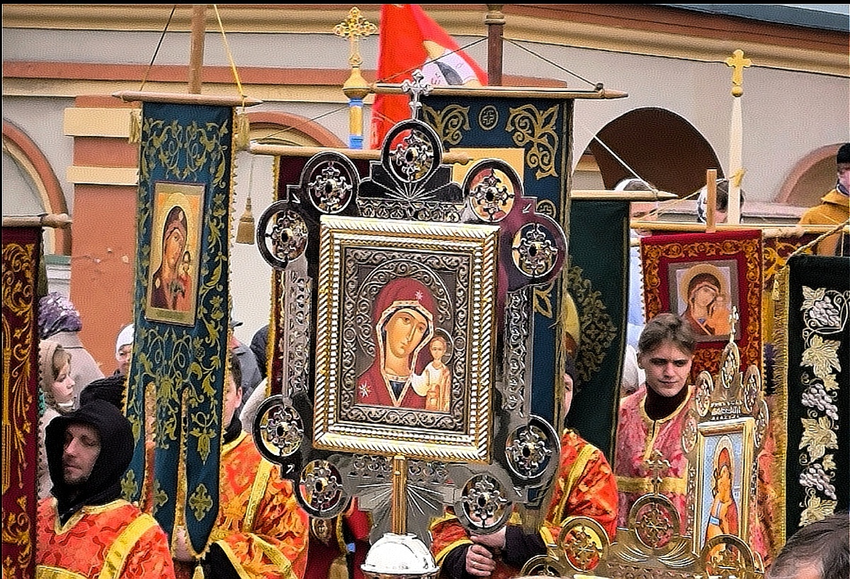 Кадр сделала во время крестного хода в Иркутске прошлом году (© Анна, «Маяк энтузиастов»)