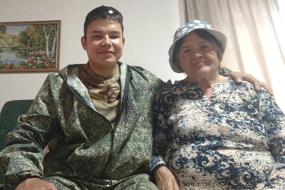    Даниэль и бабушка Нурия. Фото: личный архив