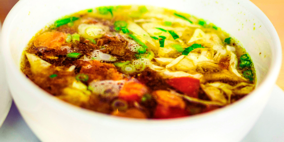 Разбор технологии варки густых супов: полезные таблицы и рецепт супа с фасолью и копченостями