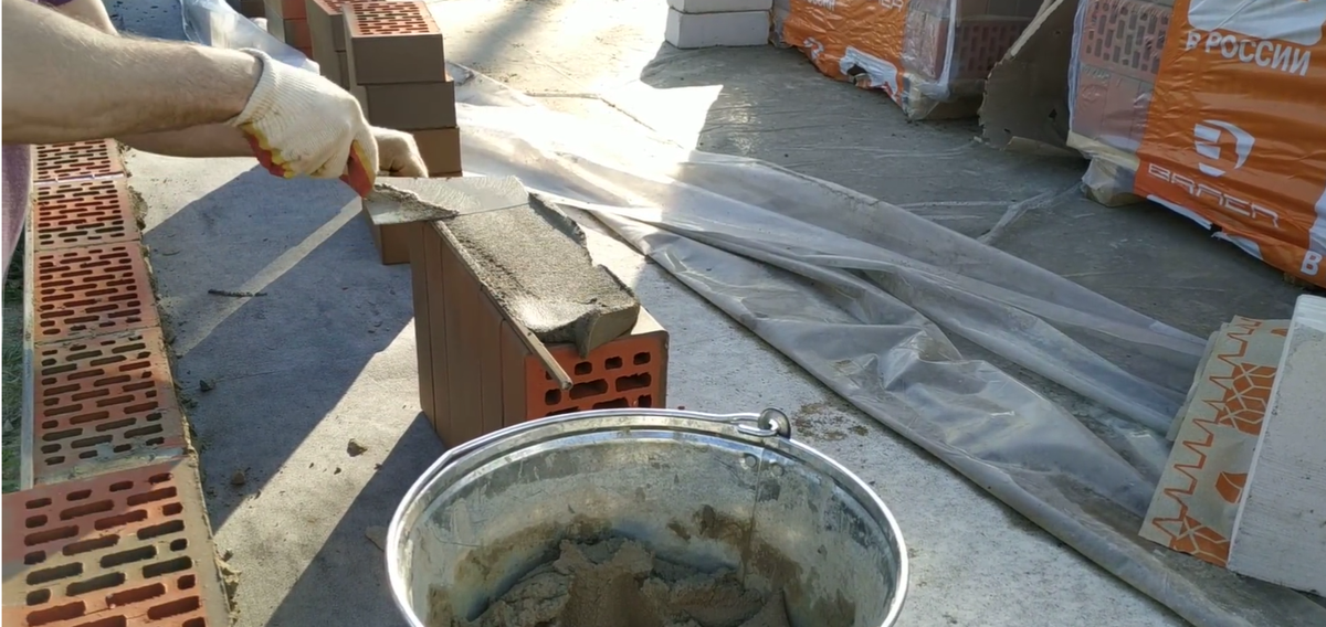 Феномен «кладки кирпича под пруток» в современном фасадном строительстве