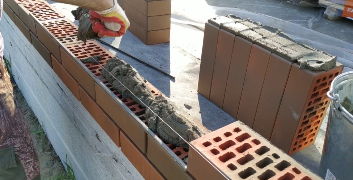 Феномен «кладки кирпича под пруток» в современном фасадном строительстве