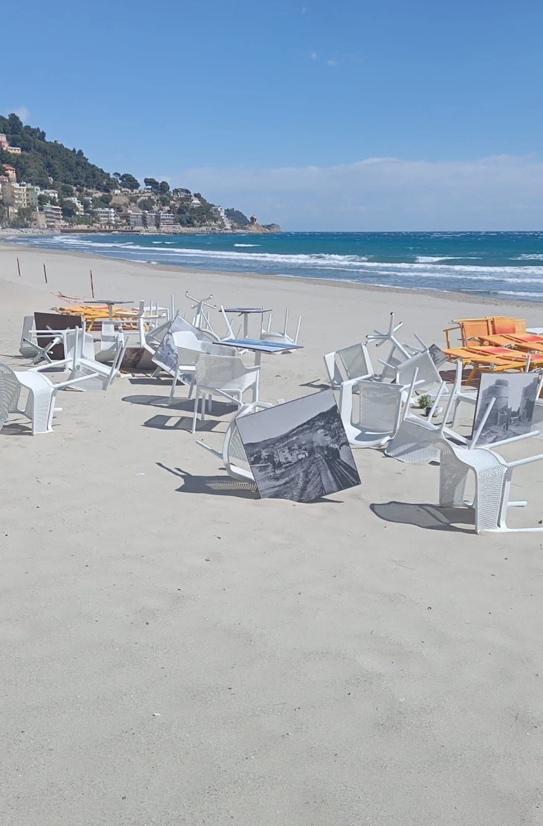 "Поймала" инсталяцию-рекламную съемку одного из пляжных баров