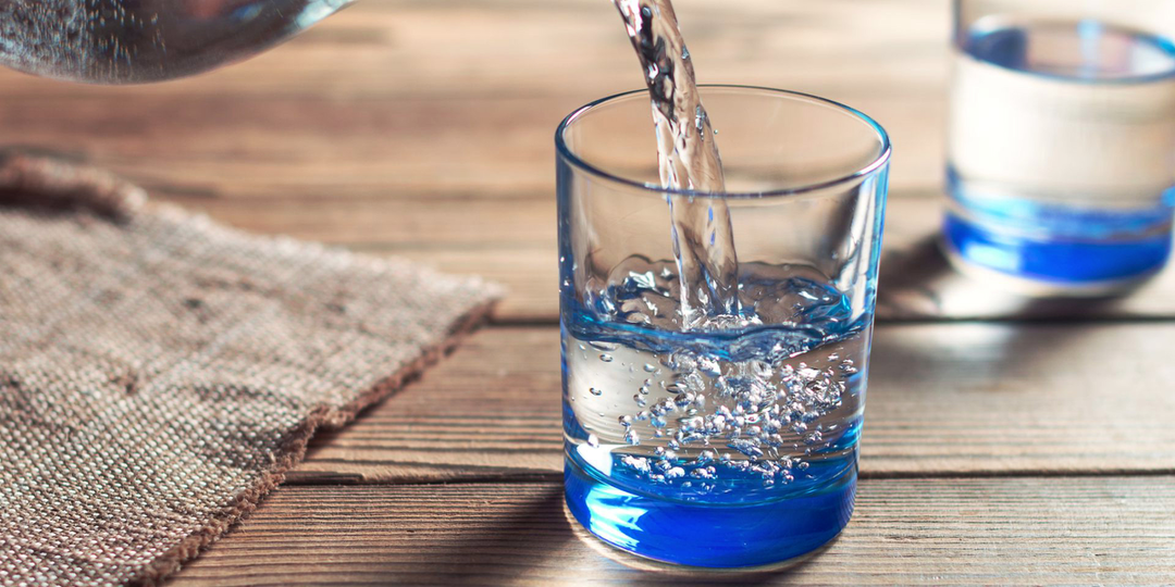 Поставьте стакан с водой на окно❗"В Чистый Четверток - на денег мешок"