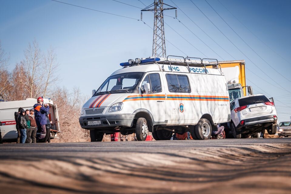    ДТП на улице Трактовой в Барнауле. Источник: Владимир Игнатов