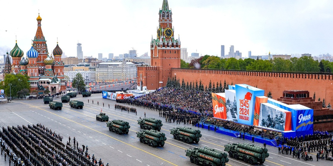 О возможной отмене Парада Победы и маскировке Мавзолея в 2026 году