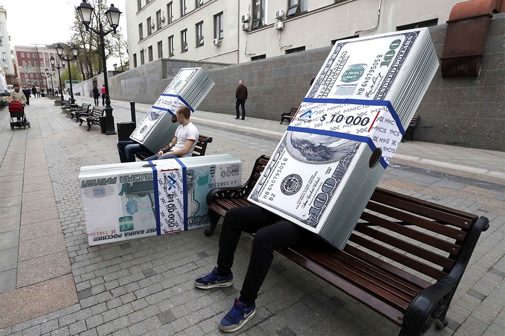    Вполне возможно, что новый рост курса доллара - вопрос времени. / REUTERS