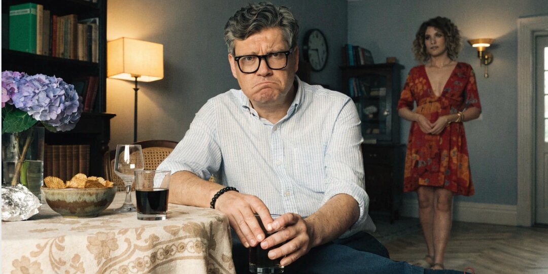 Бывшая была уверена, что оставленный супруг станет умолять. На встречу он молча принес свою папку