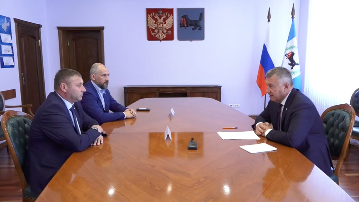    Генерал-майор Александр Шуваев и иркутский губернатор Игорь Кобзев, фото: @kobzevii / Telegram