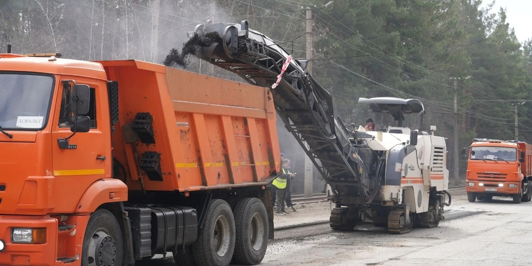 В Бийске стартовала одна из самых ожидаемых кампаний — локально-ямочный ремонт дорог! Это стало возможным благодаря раннему запуску