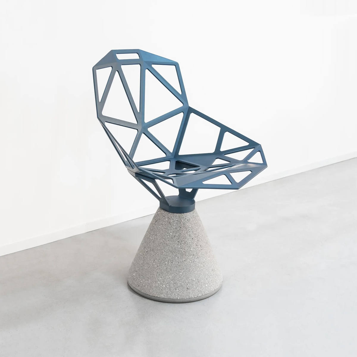 Константин Грчич, стул «Chair One». Создан для бренда «Magis» в 2003 году. 