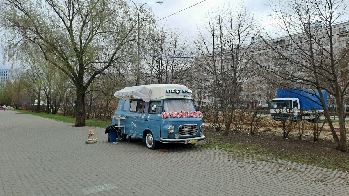 В Мытищах. Недалеко от адреса вручения.