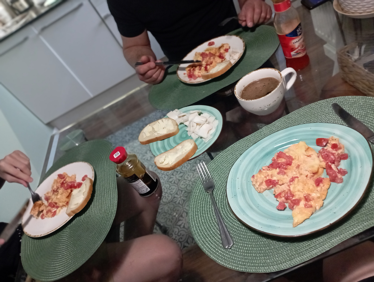 Меню завтрака неизменно. Вторник. 