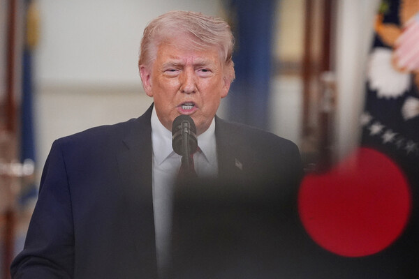 Alex Brandon/Reuters    📷