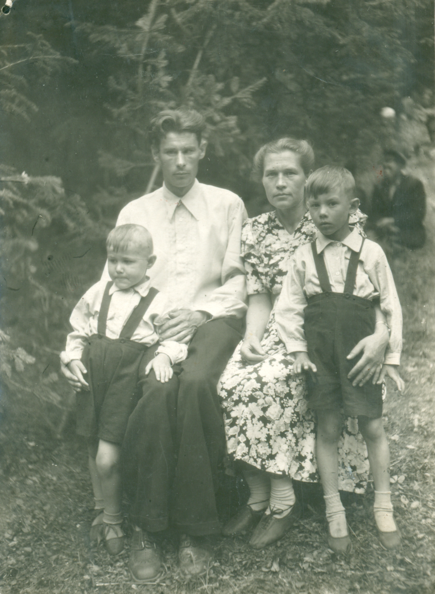 С родителями, 1954 год