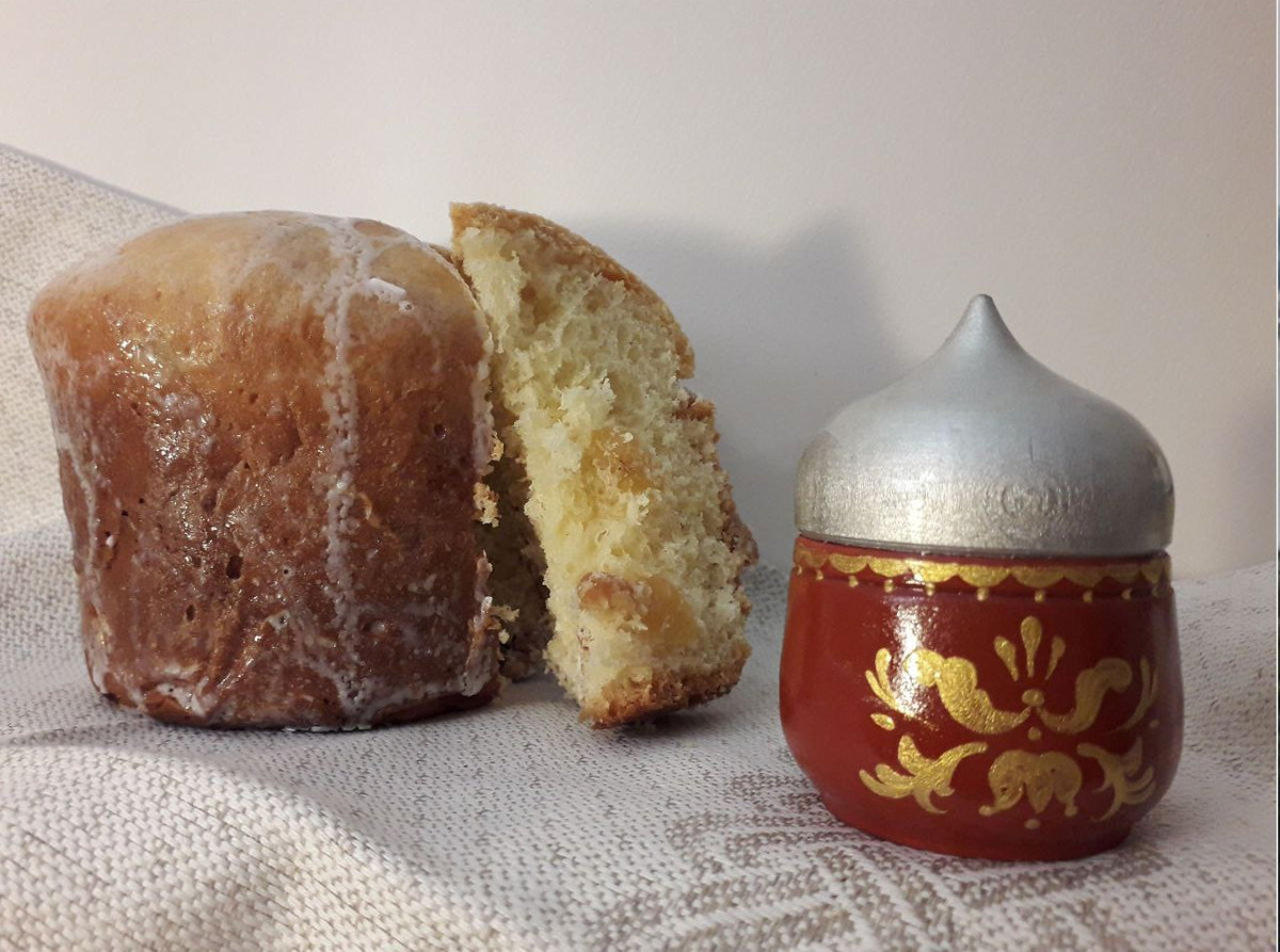 Композиция с куличом