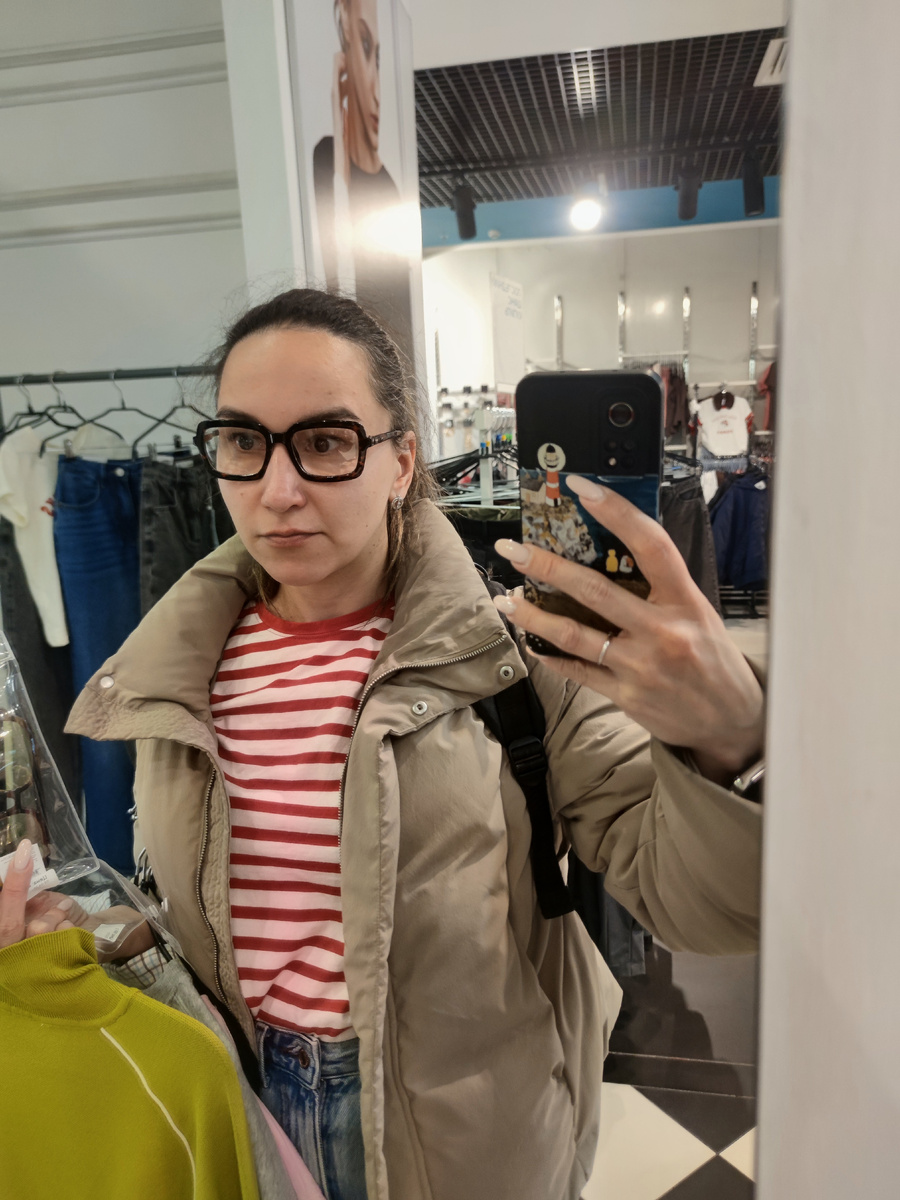 Шопилась вчера на подаренные деньги, нашла необычные солнечные очки с прозрачными стеклами. Мне очень понравились😍 