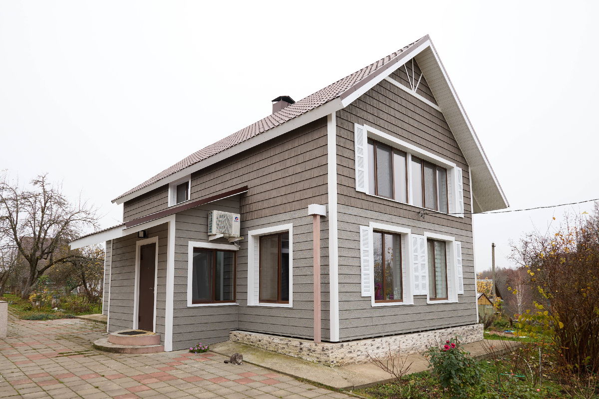 Дом с виниловыми фасадными панелями