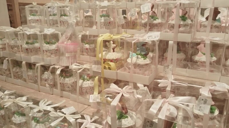     Куличи и принадлежности к Пасхе в «Бахетле». Александра Стаценко