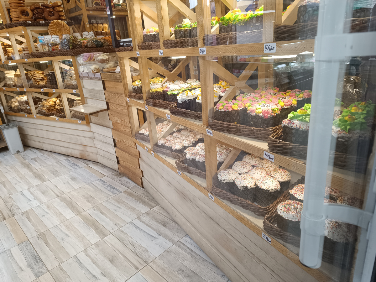 Хлебный ларëк на Крымском рынке. 