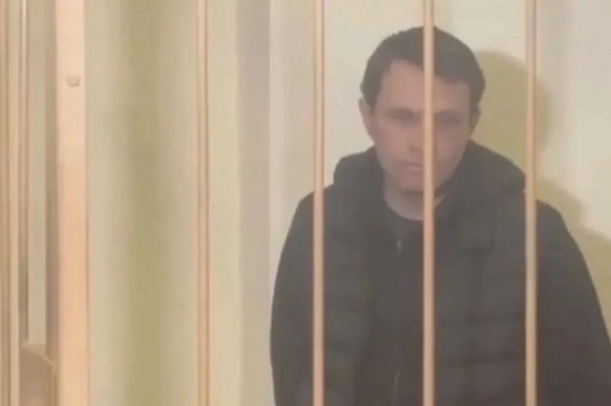    Пассажира, вытолкнувшего из поезда бортпроводницу, отправили в СИЗО