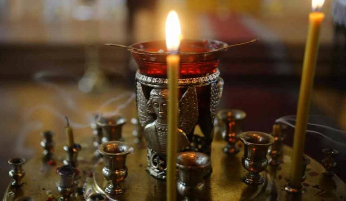     Свеча в церкви. Источник: ria.ru Автор фото: Валерий Мельников