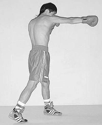 Почему прямой удар — самый опасный: анатомия, физика и тактика боя