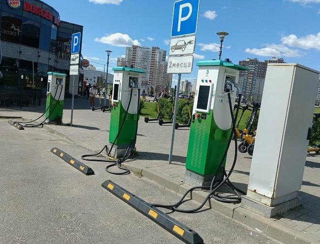 Жалобы на дефицит «зарядок» связаны не только с количеством ЭЗС или машино-мест, но и с распределением спроса между ними Yandex