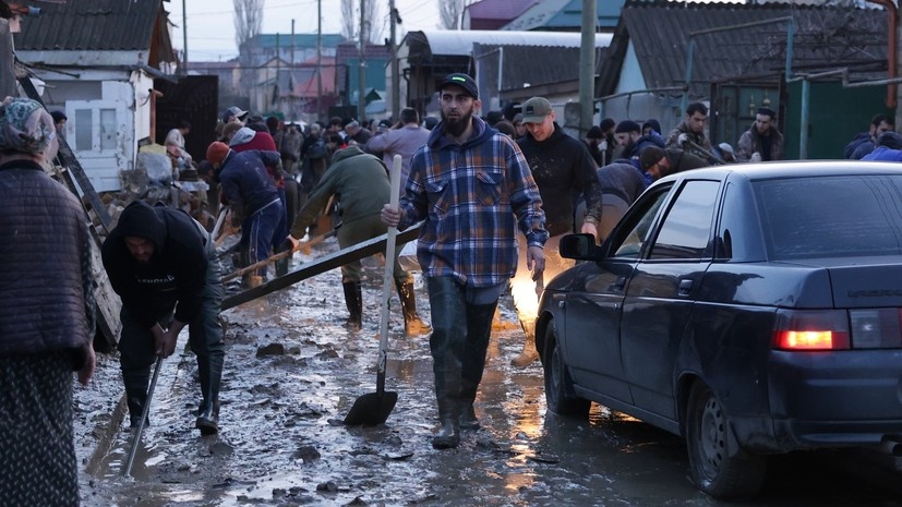     Ликвидация последствий подтоплений в посёлке городского типа Мамедкала в Дербентском районе Дагестана  Омар Шапиев