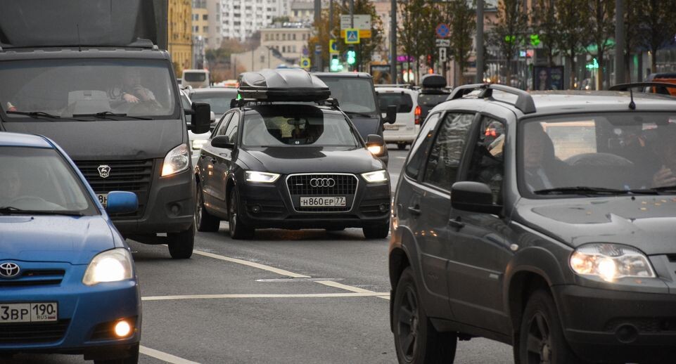    Повседневная жизнь города в Москве осенью / Медиасток.рф