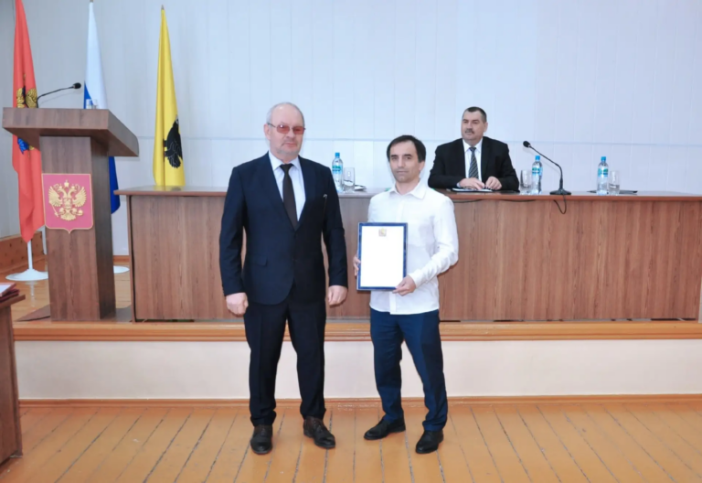    Тюльганскому тренеру вручили благодарность губернатора Оренбуржья Антон Пичурин