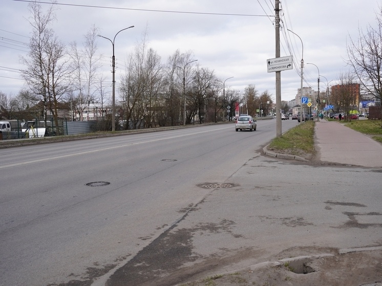     Комиссия обследует те участки, которые были отремонтированы в период с 2021 по 2025 годы. Фото: пресс-служба Администрации Великом Новгорода в соцсети ВКонтакте