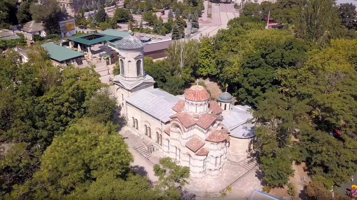 Одной из главных достопримечательностей Керчи более тысячи лет. Храм Иоанна Предтечи сохранился практически в первозданном виде и является местом паломничества.