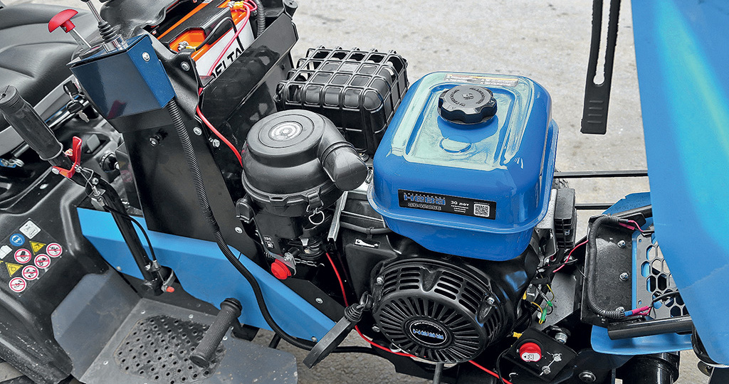 Посмотрел садовый трактор «Нева»: как и из чего он сделан