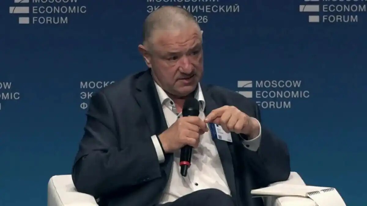 Фото: Скриншот с видео, опубликованного по итогам пленарной дискуссии «От охлаждения к развитию. Что и когда делать?»
Генеральный директор АО «Челябинский механический завод» Пётр Вагин на МЭФ