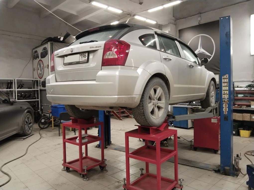 Проверяем переднюю ось подвески