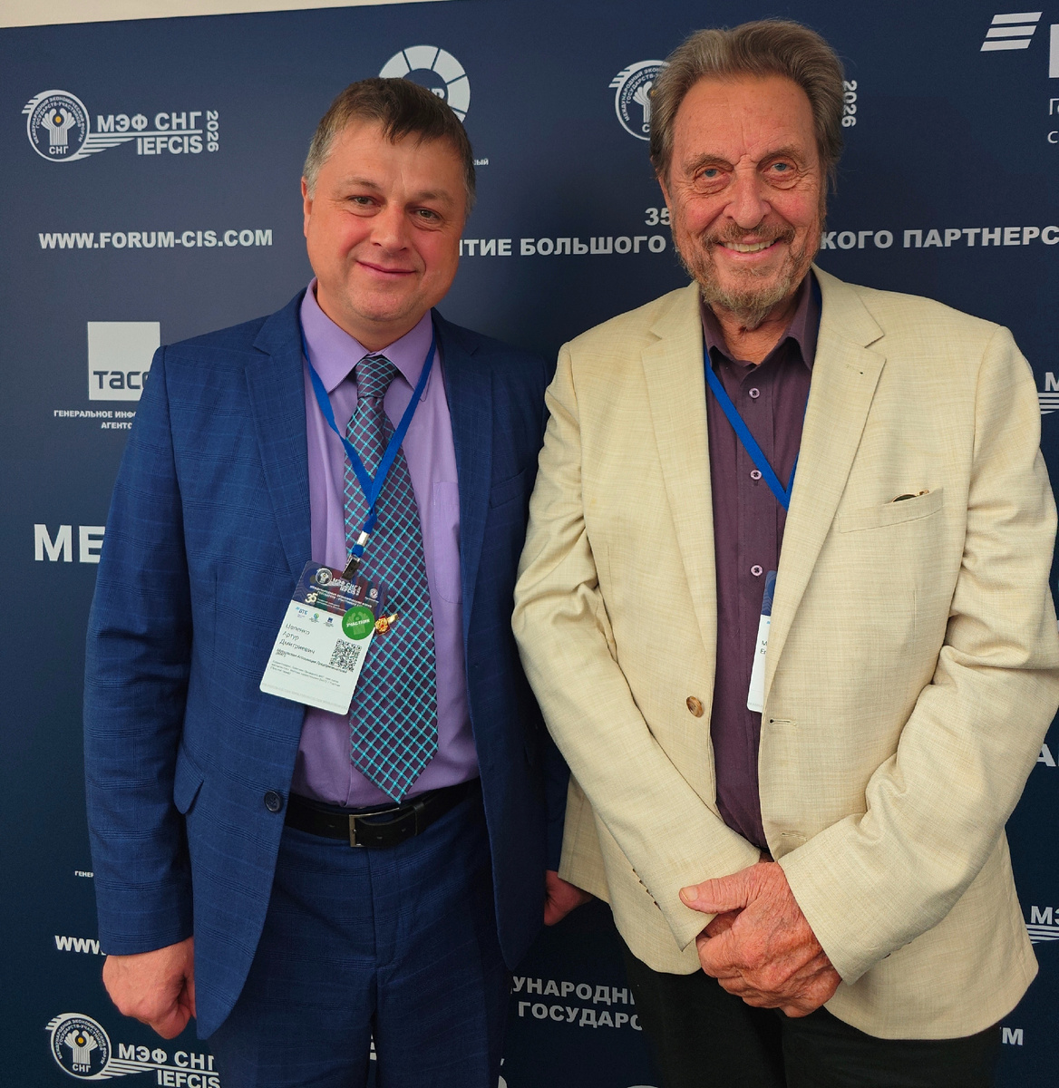 Слева на право: Артур Цапенко и Эррол Грэм Маск - южноафриканский предприниматель, инженер, политический деятель, и отец Илона Маска.