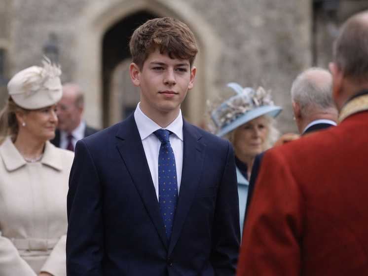     Коллаж: генерация ChatGPT