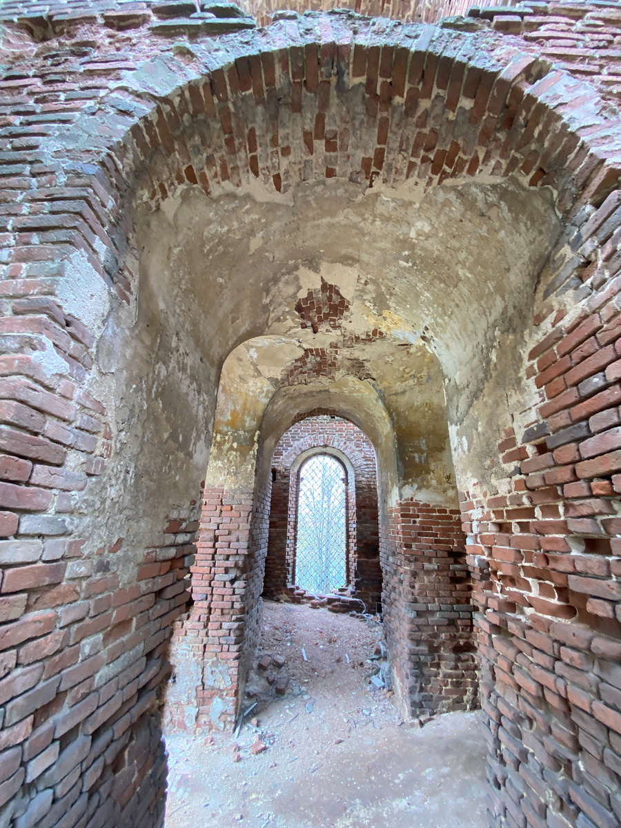 Для преобразования внутреннего храма необходимо расчистить внутренние завалы и затем заниматься процессом восстановления.