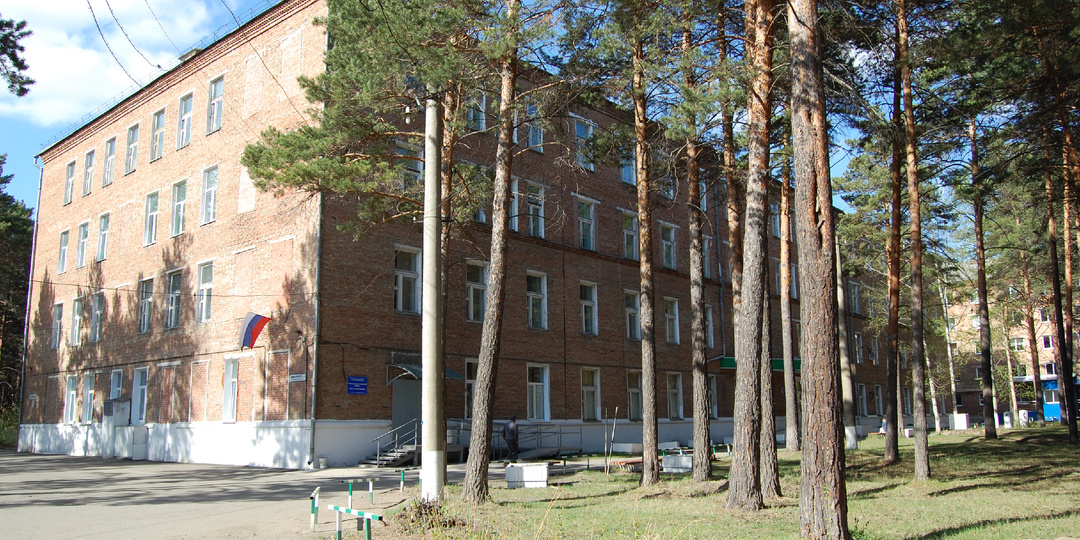 Врач оставался после окончания смены выполнять ту же работу по той же должности, без заключения отдельного трудового договора