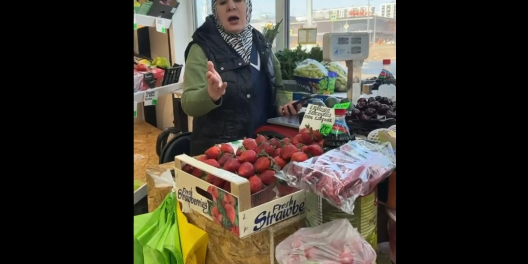 «Иди воюй, насист!»: уличная торговка с акцентом набросилась на покупателя в Мурино